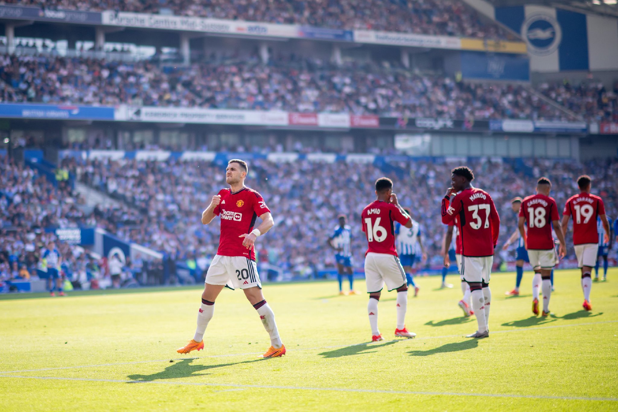 团抵达伦敦 团抵达伦敦